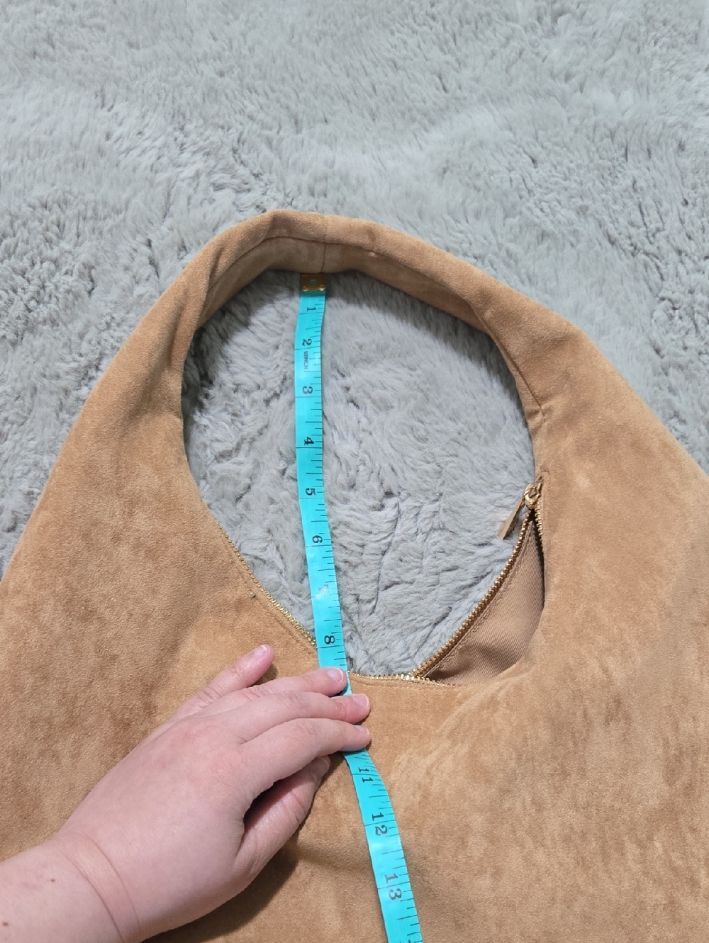 Velvet Hobo Shoulder Bag in tan Beige - Picture 7 of 8